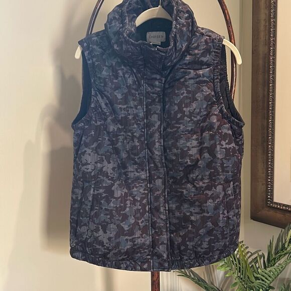 Puffer Camouflage Vest - Picture 1 of 9
